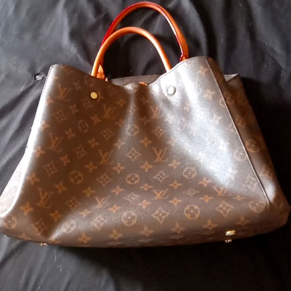 Genuine leather Louis Vuitton hobo purse with cigarette pouch included